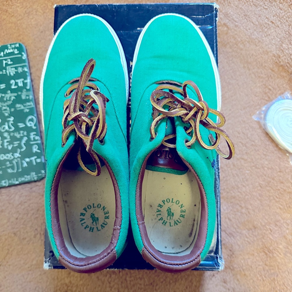 Condition: Used | Size: 7 Men | Note: Small stain (dirt?) on the right shoe